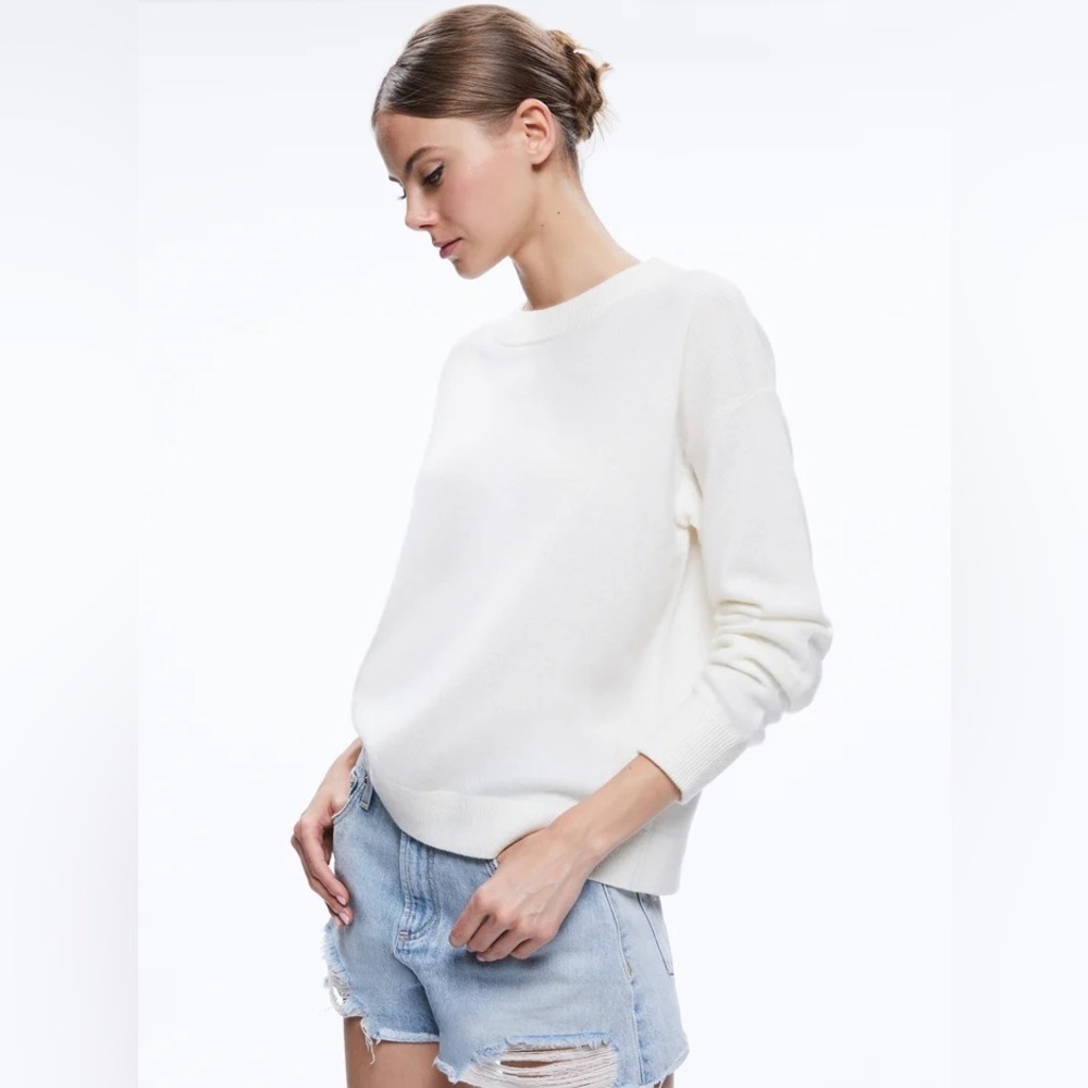 Alice + Olivia Fila Crewneck Wool Cashmere Pullover Sweater in Soft White